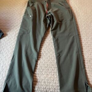 Figs Kade Petite Medium Cargo Scrub Pants